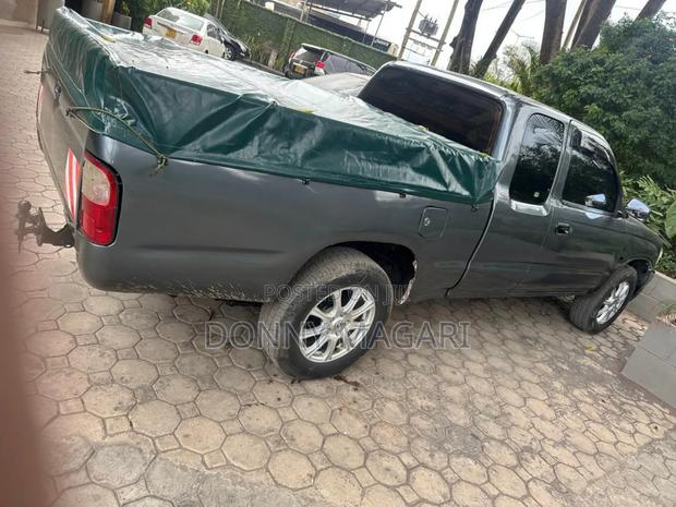 Toyota Hilux 2010 Gray