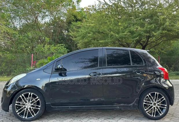 Toyota Vitz 2008 Black