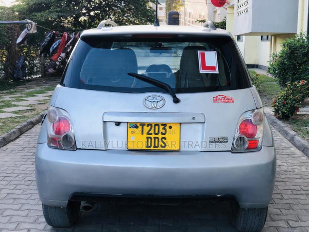 Toyota IST 2005 Silver