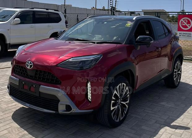 Toyota Yaris Cross 2023 Burgundy