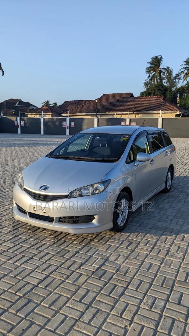 Toyota Wish 2011 Silver
