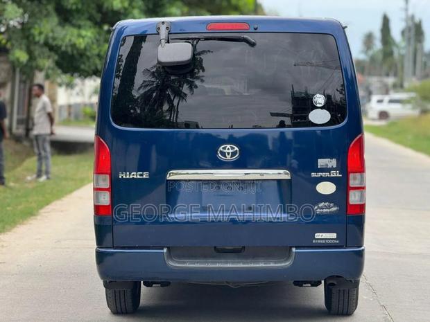 Toyota HiAce 220 2007 Blue