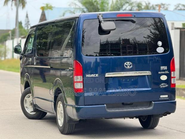 Toyota HiAce 220 2007 Blue