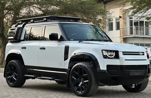 Land Rover Defender 2022 White