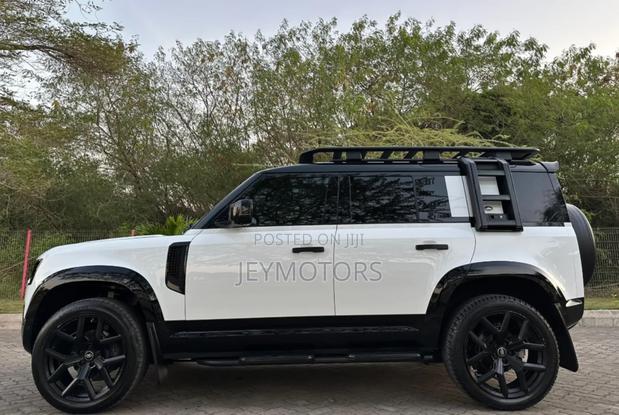 Land Rover Defender 2022 White