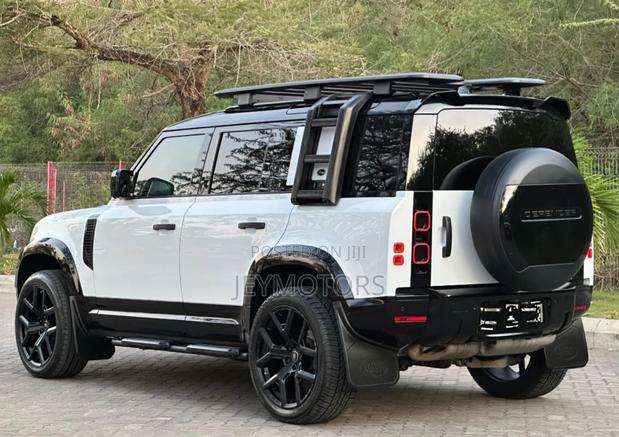 Land Rover Defender 2022 White