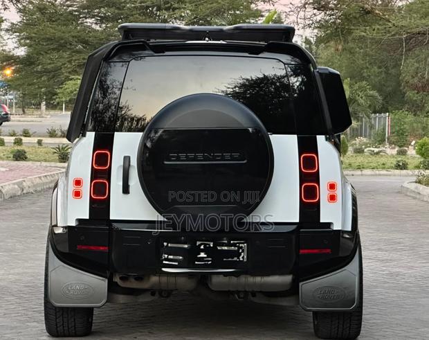 Land Rover Defender 2022 White