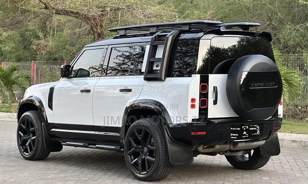 Land Rover Defender 2022 White