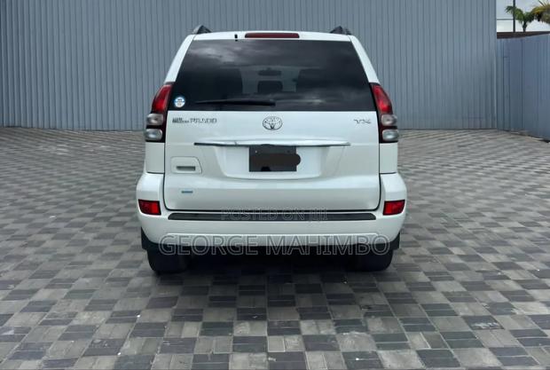 Toyota Land Cruiser Prado 2004 White