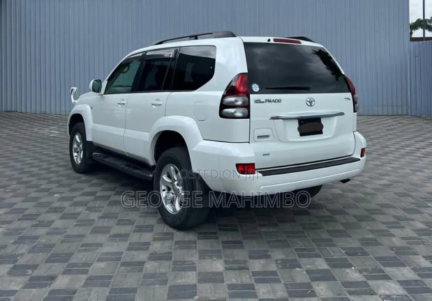 Toyota Land Cruiser Prado 2004 White
