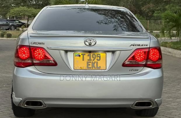 Toyota Crown 2009 Silver