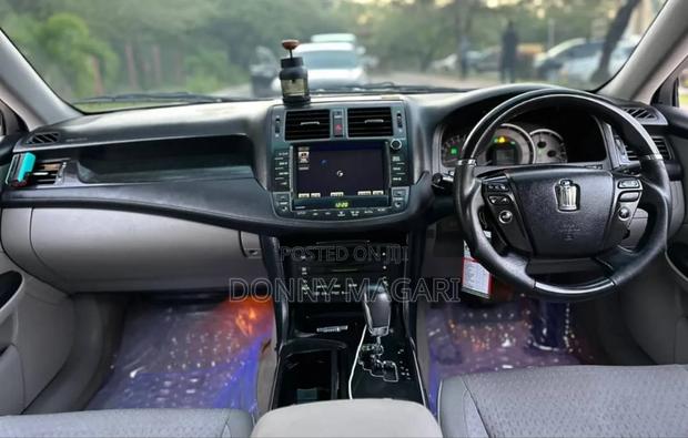 Toyota Crown 2009 Silver