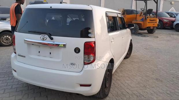 Toyota Corolla Rumion 2008 White