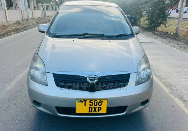Toyota Corolla Spacio 2006 Gold