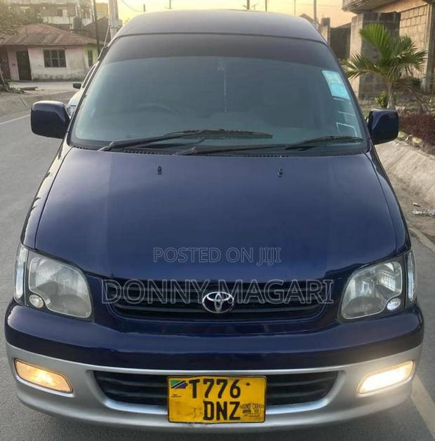 Toyota Noah 2001 Blue