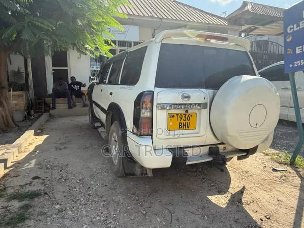 Nissan Patrol 3.0 GRX 2005 White