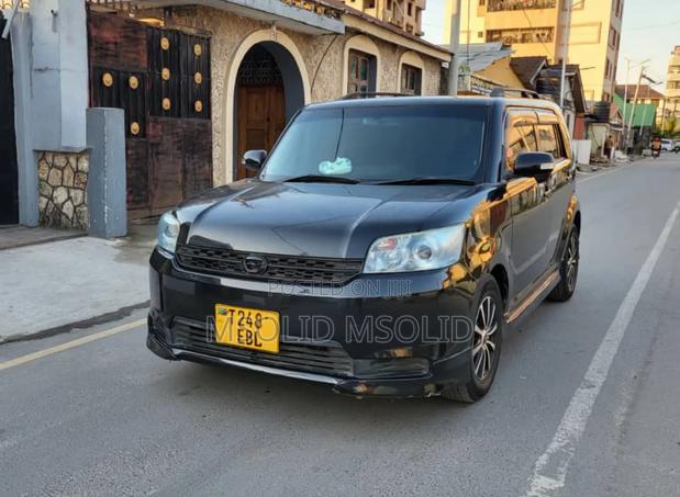 Toyota Corolla Rumion 2012 Black