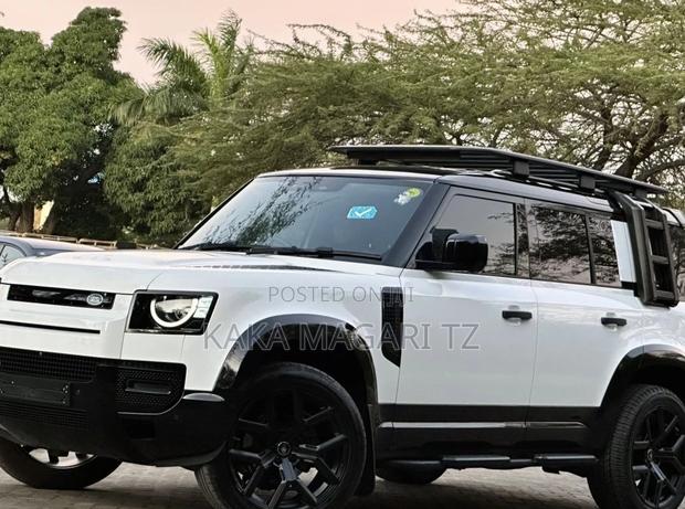 Land Rover Defender 2022 White