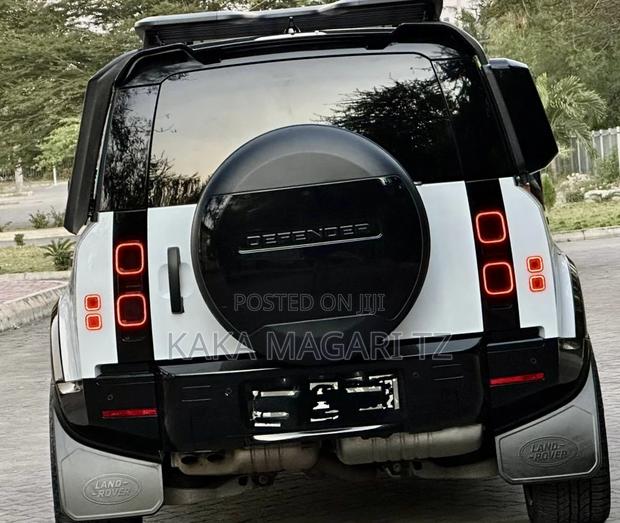Land Rover Defender 2022 White