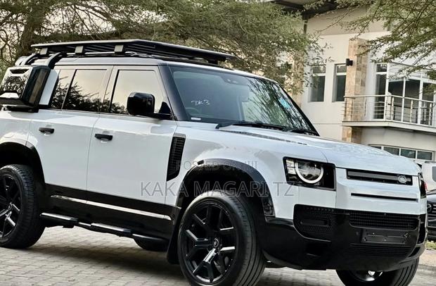 Land Rover Defender 2022 White