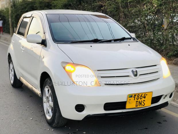 Toyota IST 2005 White