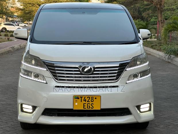 Toyota Vellfire 2011 White