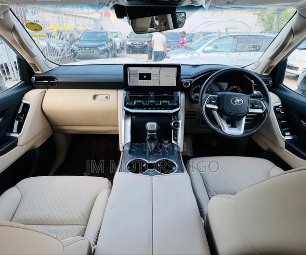 Toyota Land Cruiser 2024 Pearl