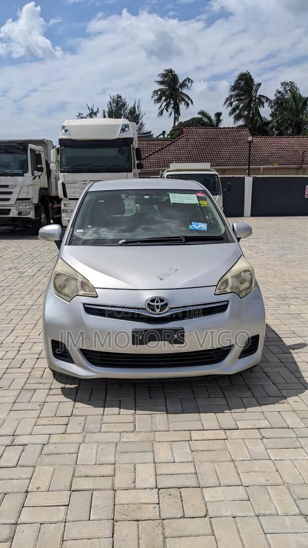 Toyota Ractis 2012 Silver