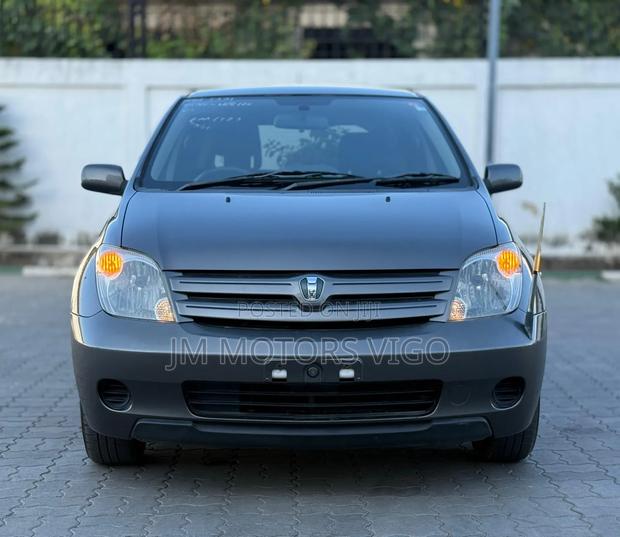 Toyota IST 2005 Gray