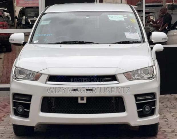 Mitsubishi Outlander 2012 Off white