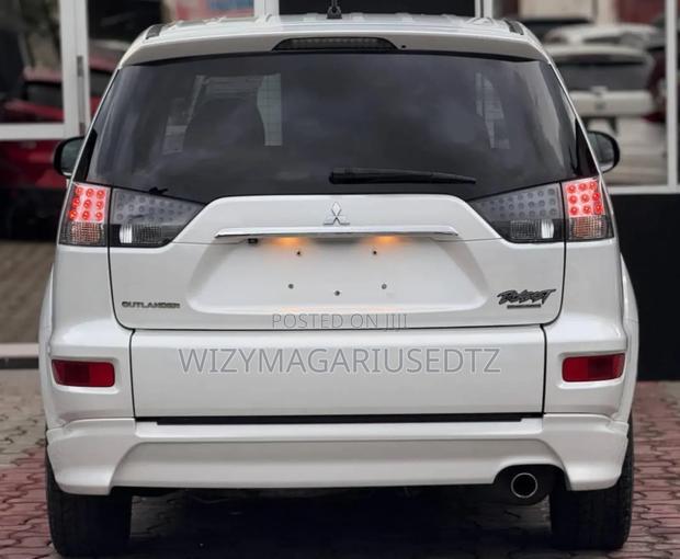 Mitsubishi Outlander 2012 Off white