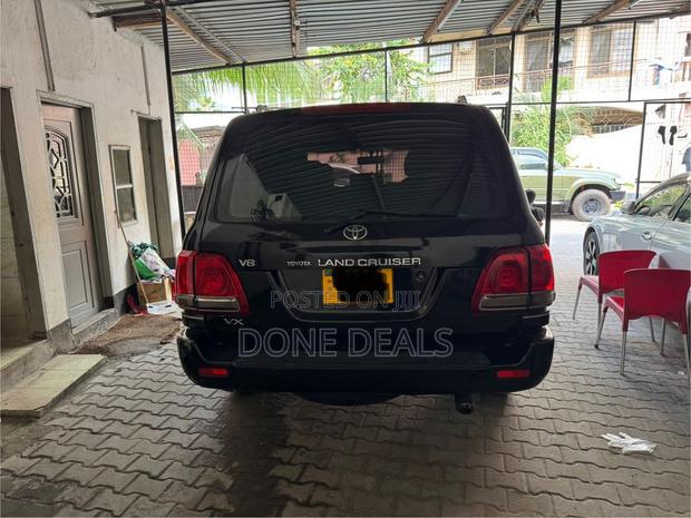 Toyota Land Cruiser 2002 Black