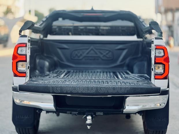 Toyota Hilux Revo Double Cab Deisel 2.8 AWD 2022 White