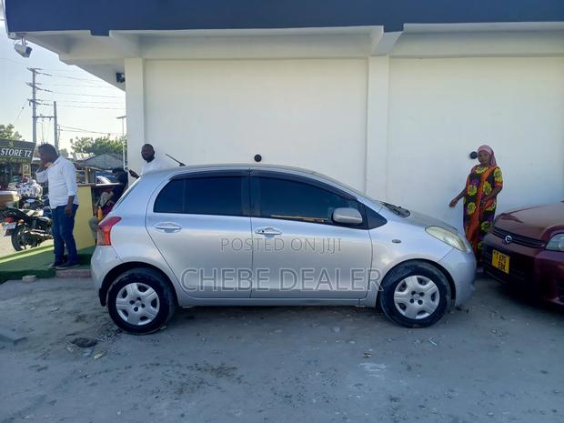 Toyota Vitz 2006 Silver