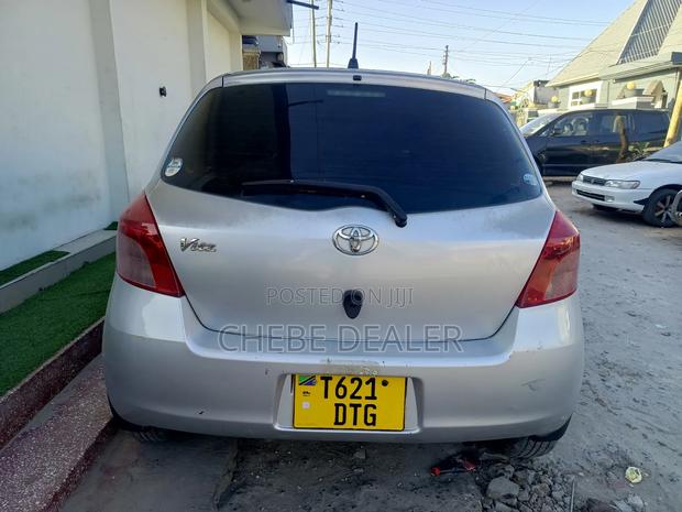 Toyota Vitz 2006 Silver