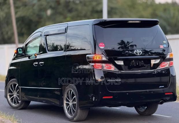 Toyota Vellfire 2011 Black
