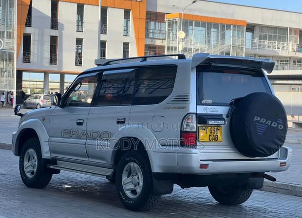 Toyota Land Cruiser Prado 2001 Silver