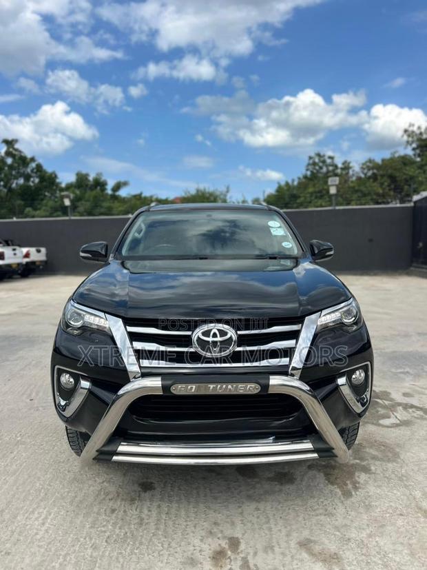 Toyota Fortuner 2018 Black