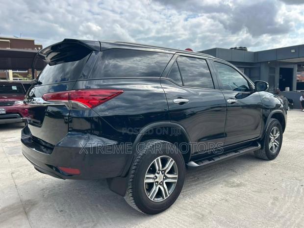 Toyota Fortuner 2018 Black