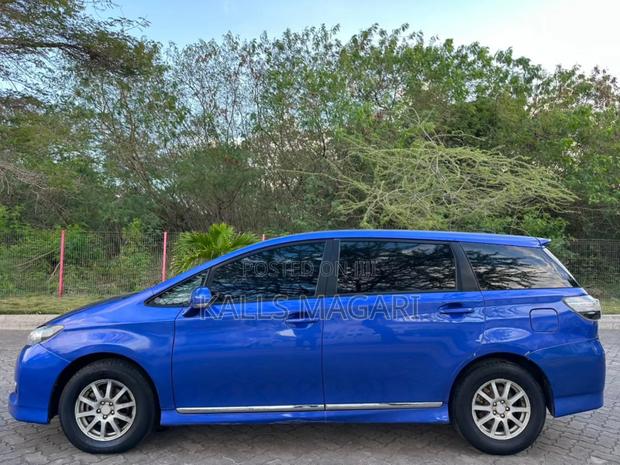 Toyota Wish 2010 Blue