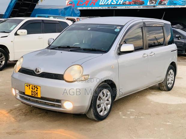 Toyota Sienta 2005 Silver