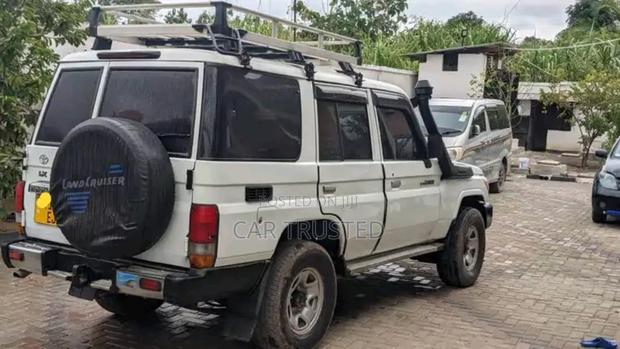 Toyota Land Cruiser 4.0 V6 GX-R 2010 White