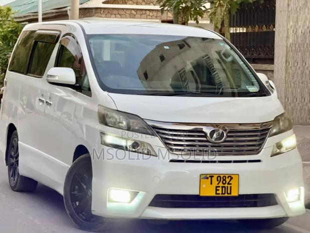 Toyota Vellfire 2009 White