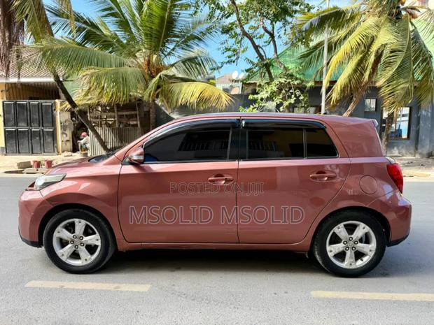 Toyota IST 2009 Burgundy