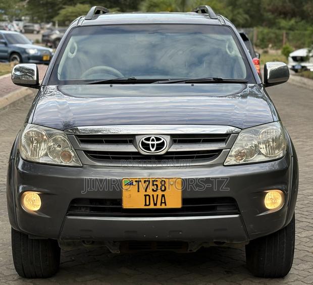 Toyota Fortuner 2006 Gray