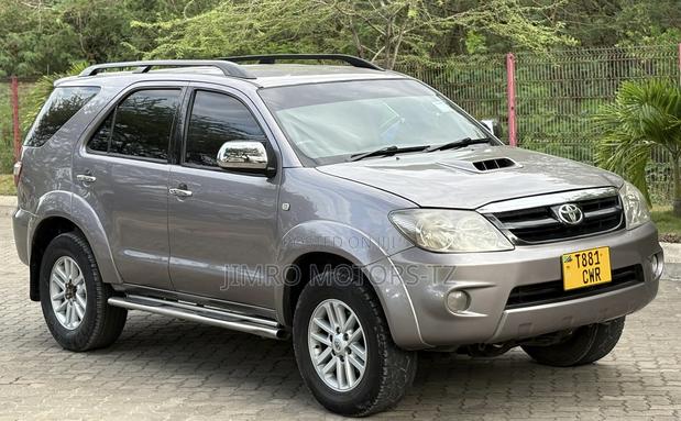 Toyota Fortuner 2006 Burgundy