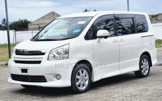Toyota Noah 2008 White
