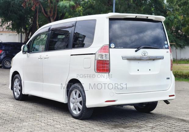 Toyota Noah 2008 White