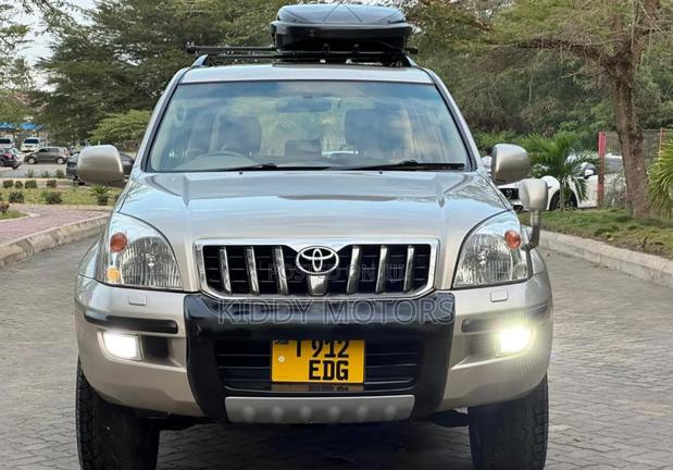 Toyota Land Cruiser Prado 2005 Gold