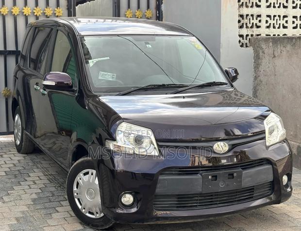 Toyota Sienta 2013 Black